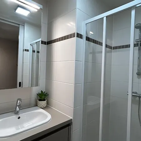 Ribella West 5 Apartment *